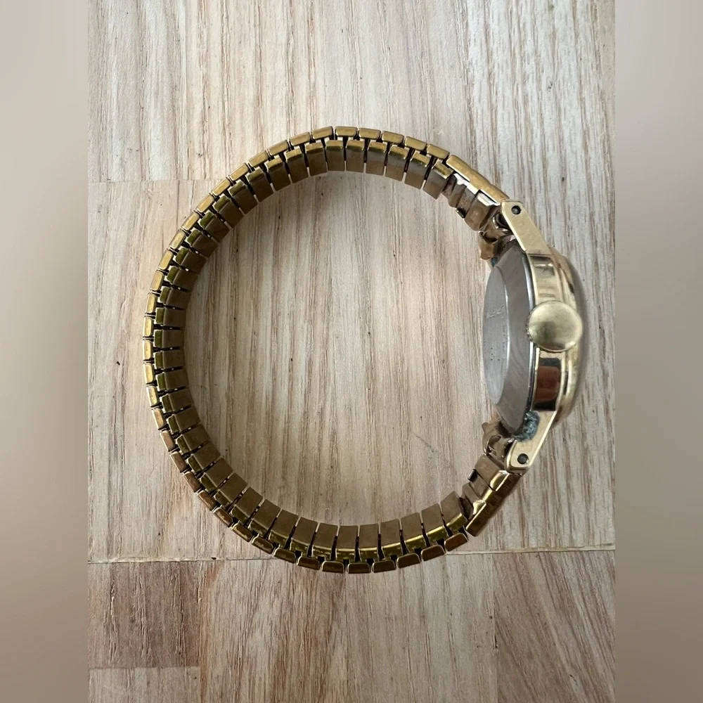 Vintage Timex ladies round gold tone mechanical winding watch
